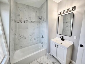 Building Photo - 73 Vernon St