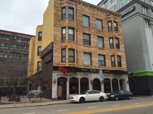 Foto principal - 324 S Racine Ave