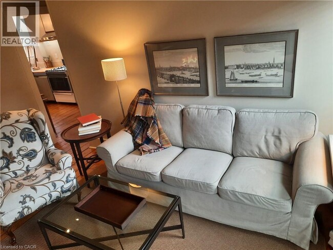 Building Photo - 1 King St E