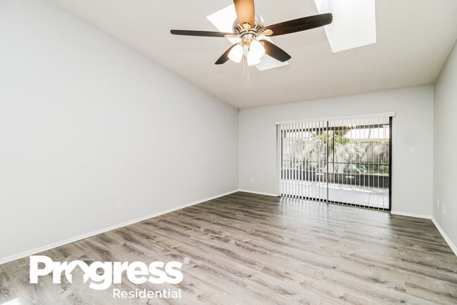 Building Photo - 1055 Alpug Ave