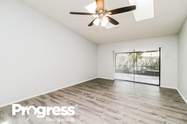 Foto del edificio - 1055 Alpug Ave