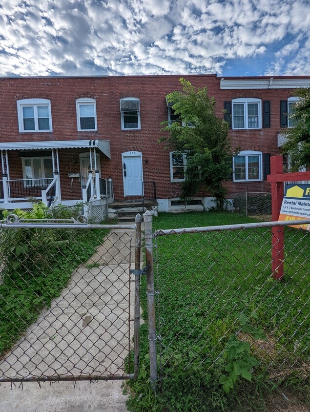 Primary Photo - 923 1st St