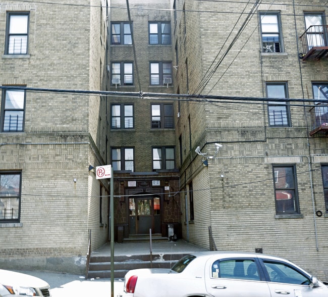 Building Photo - 654 E 224th St