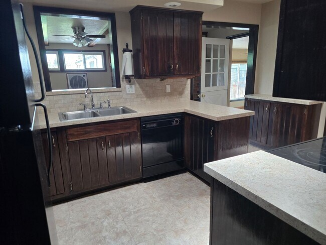 Building Photo - 5 bedroom ranch style home with fully fini...