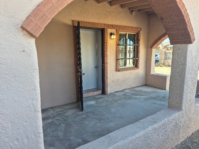 Photo - 613 W 41st St Apartment