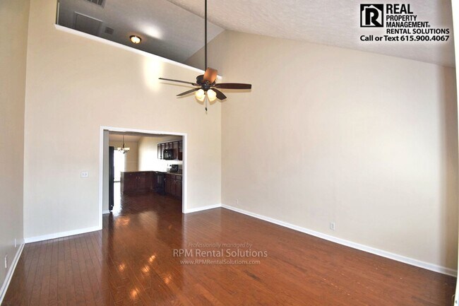 Building Photo - Wonderful 2BR/2.5BA+loft, end unit Mboro t...