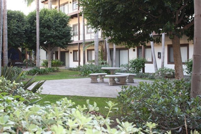 Building Photo - Los Caballeros #015