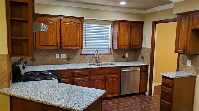 Building Photo - 2813 Green Oaks Dr