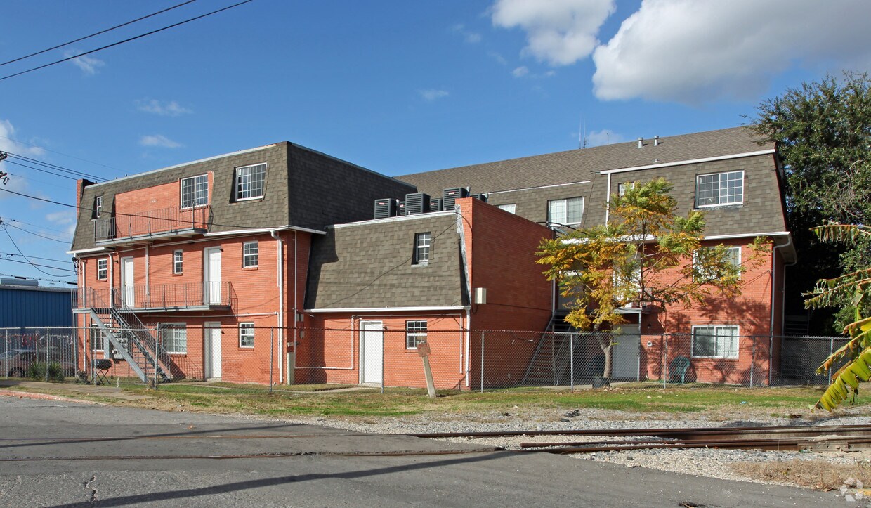 Building Photo - 701 Lesseps St