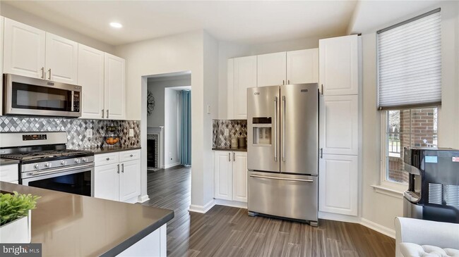 Building Photo - 8183 Carnegie Hall Ct