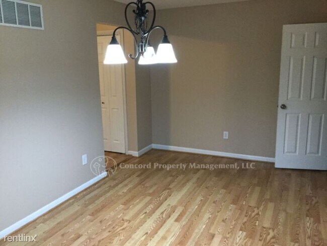 Foto del edificio - 3 br, 2 bath Townhome - 15 Tommy True Ct