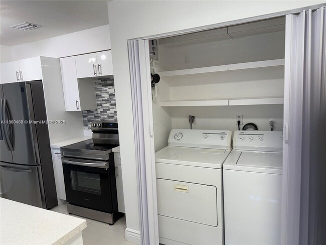Building Photo - 17500 NW 67th Pl