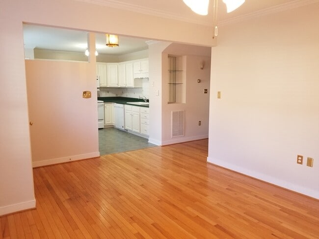Building Photo - Condod In Woodlake