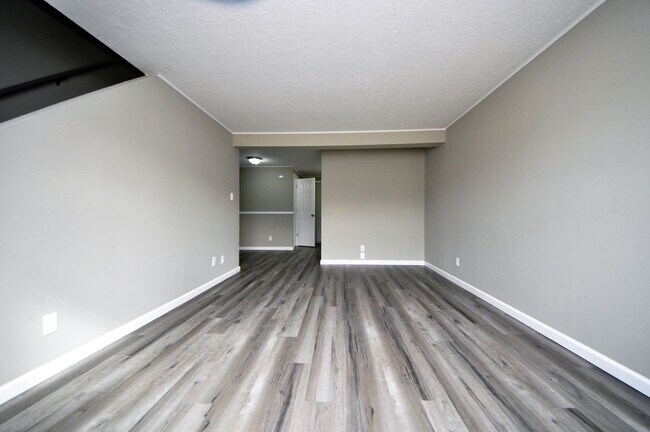 Foto del edificio - 301-307 Granada Dr