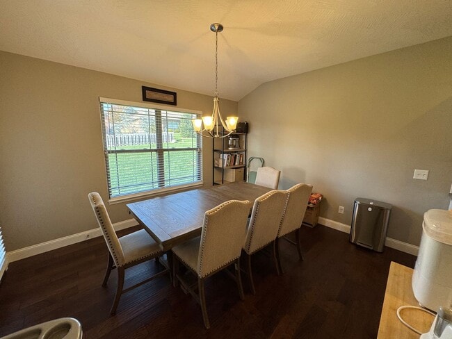 Building Photo - 4 Bedroom | 2 Bathroom | 3 Car Garage| Springfield MO | Fire Place | Covered patio!