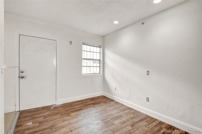 Foto del edificio - 542 NW 8th St