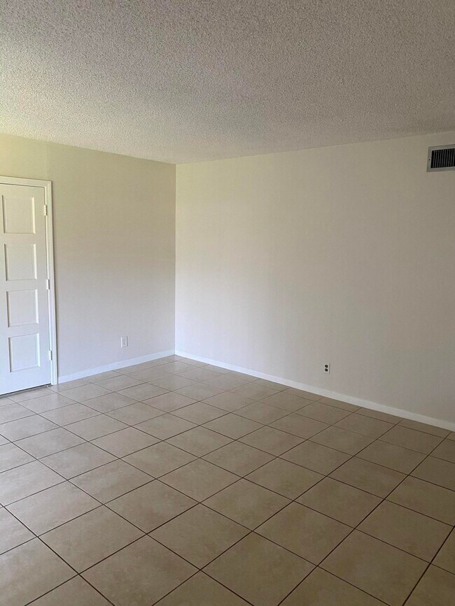 Foto del edificio - 1201 NW 13th St