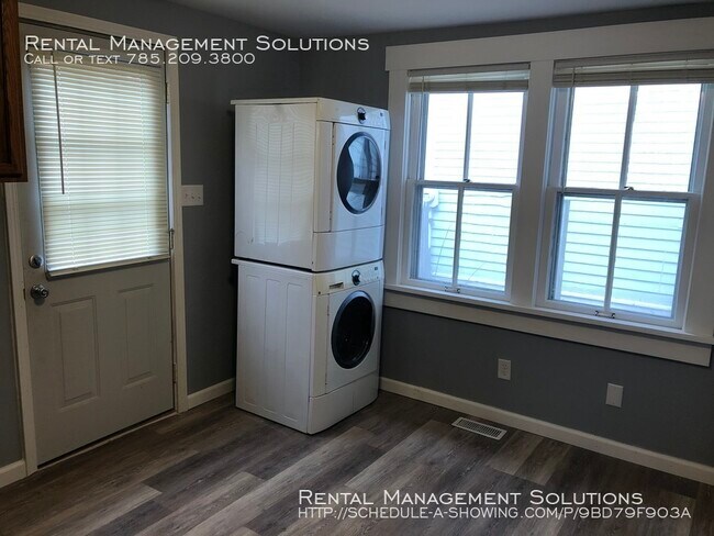 Building Photo - 306 SW Clay St- 3 BED/2 BATH