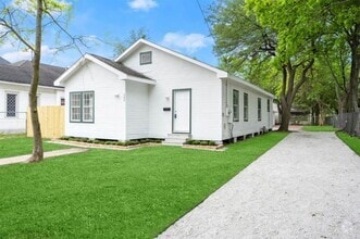 Building Photo - 304 Delmar St