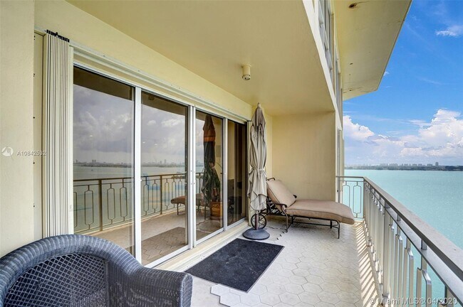 Building Photo - 11111 Biscayne Blvd