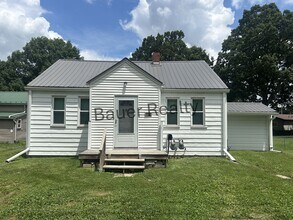 Building Photo - 728 W 10th St