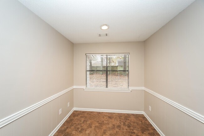 Building Photo - 7915 Gayle Ln