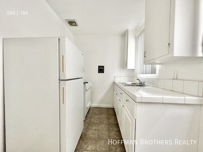 Building Photo - 1350 N Citrus Ave