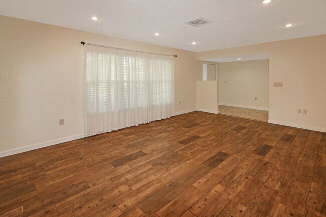 Foto del edificio - 1036 N Cypress Point Dr