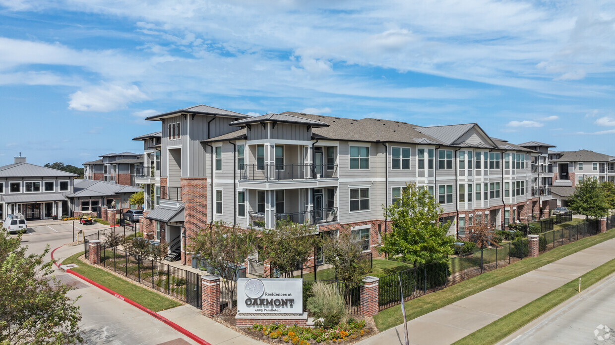 Foto principal - Residence at Oakmont Apartments