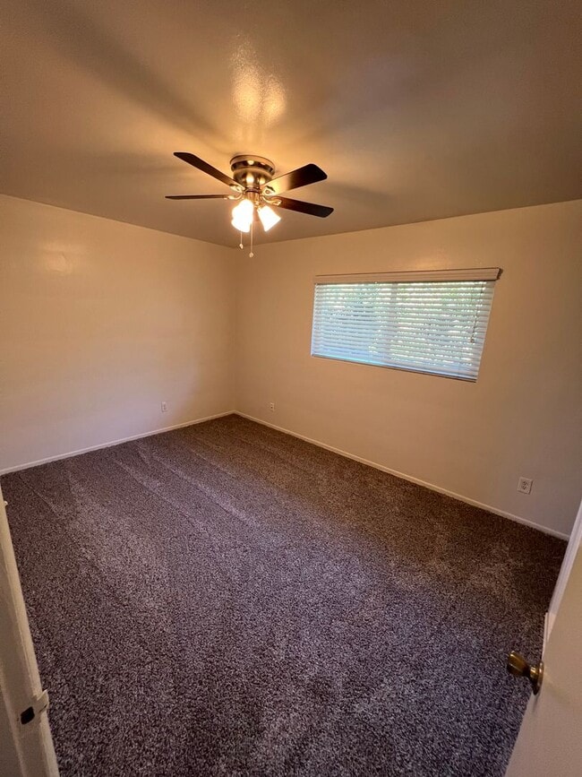 Building Photo - 1/2 Off 1st Month's Rent!!