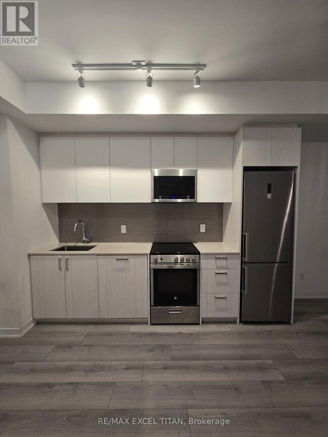 Building Photo - 1787 St Clair Ave W