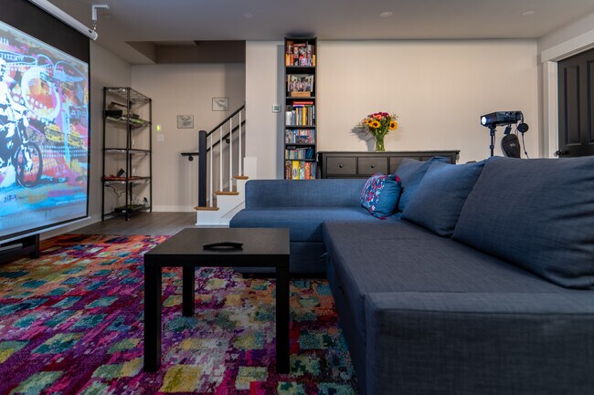 Building Photo - 53 Bailey St