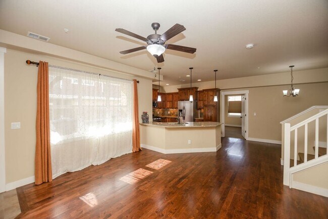 Foto del edificio - 5851 Dripping Rock Ln