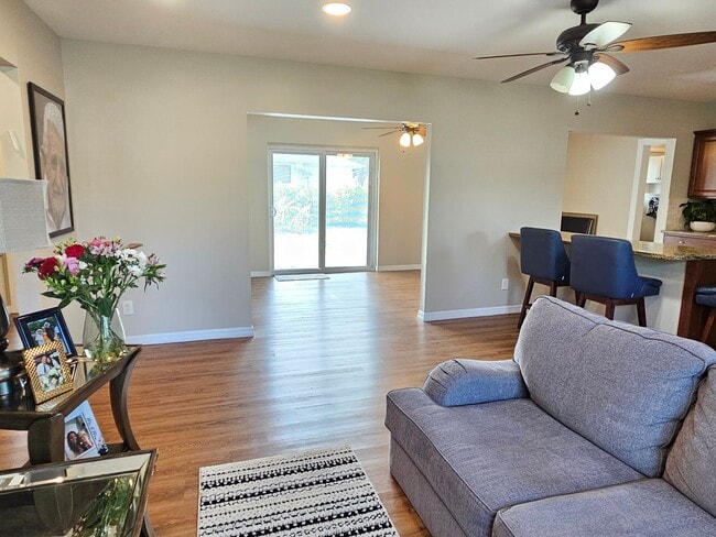 Building Photo - Annual Unfurnished 2 Bedroom 2 Bathroom Single Family Home in South Venice!