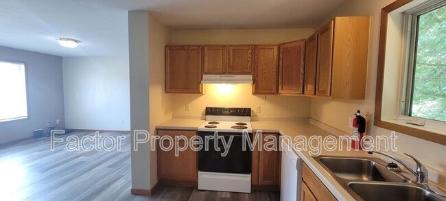 Building Photo - 160 Balcerzak Dr