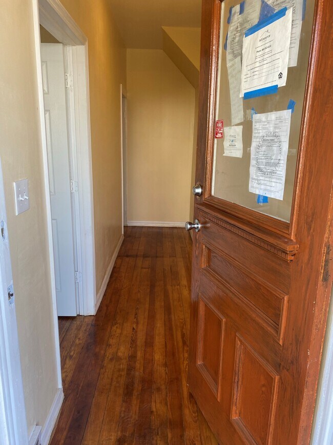 Entrance to Living Room - 410 Shannon St