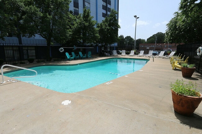 Helix en la piscina del distrito de Memphis, Tennessee (1) - Helix at the District