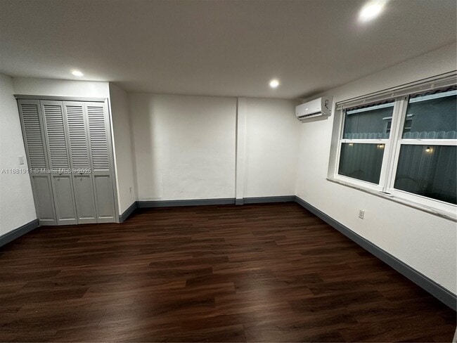 Foto del edificio - 571 SW 71st Pl