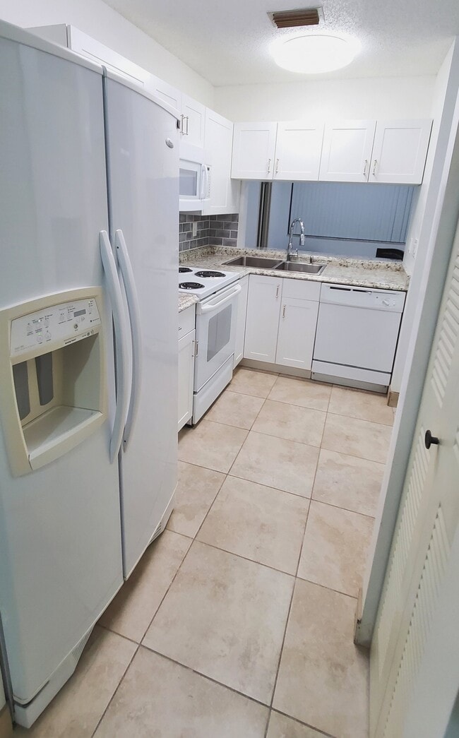 Foto del edificio - 1379 Summit Run Cir