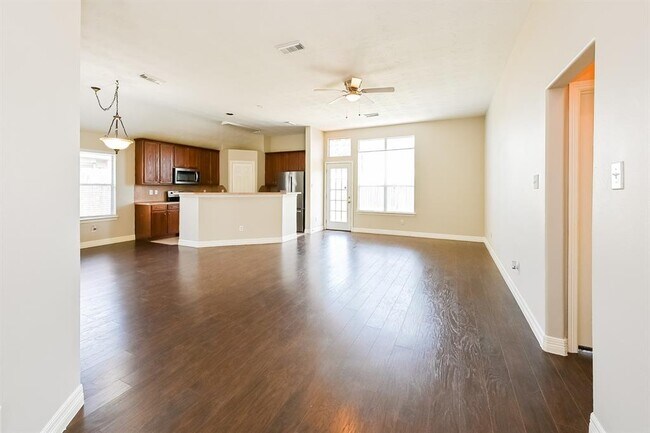 Building Photo - 227 Range Ln
