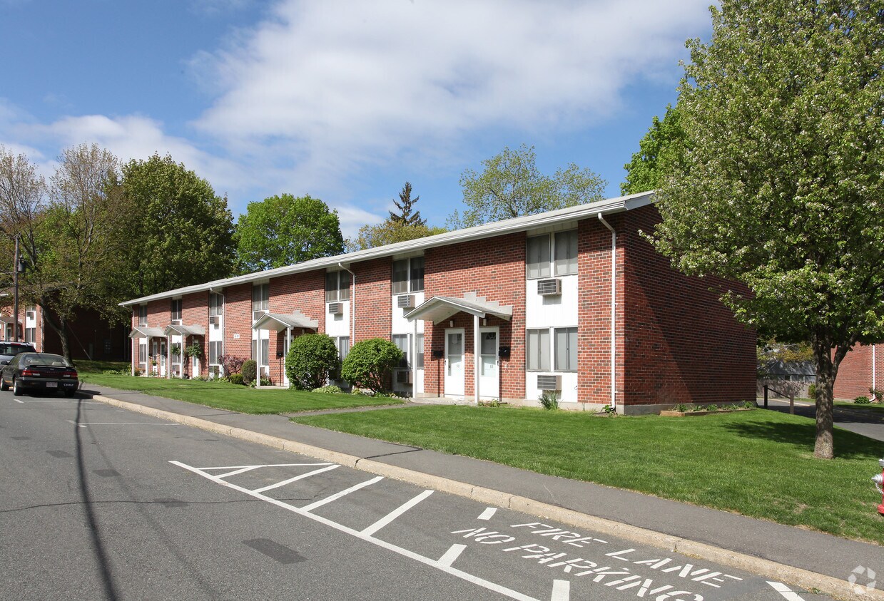 Park East Townhouses Apartments in Springfield, MA