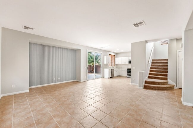 Foto del edificio - SUMMERLIN HOME, 3 BEDROOMS, LARGE BACKYARD, MINUTES FROM DOWNTOWN SUMMERLIN