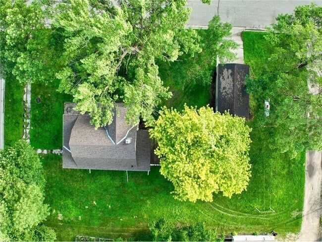 Foto del edificio - 402 8th St N