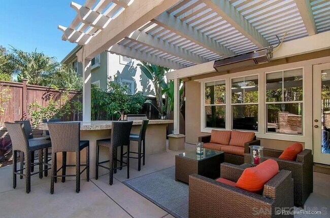 Building Photo - 226 Raintree Dr