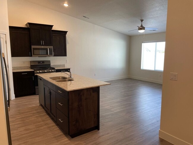 Building Photo - Move-in Discount - 3 bedroom- 2 bath Newer Construction