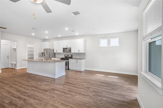Foto del edificio - 7207 Harmony Shoals Bnd