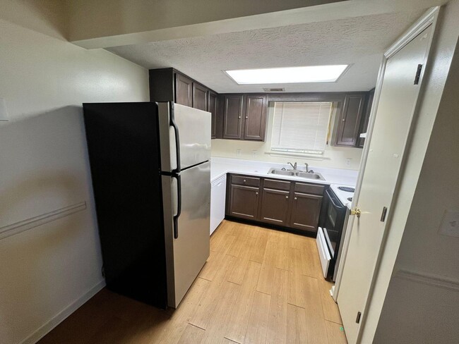 Building Photo - 30 Lee Rd 483