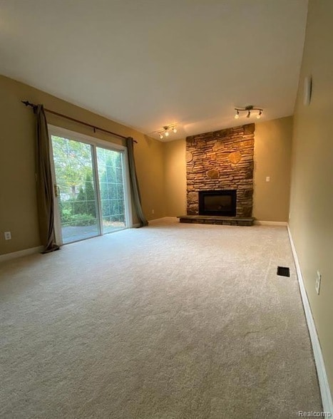 Building Photo - 2309 Cumberland Dr