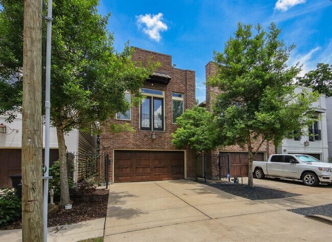 Building Photo - 1034 Dunbar St