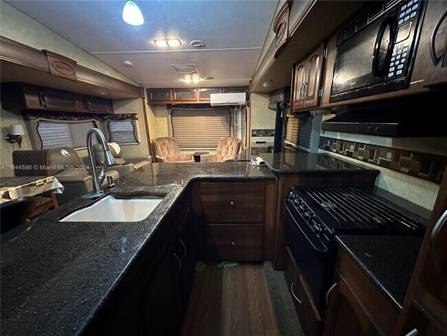 Foto del edificio - 9701 SW 77th Terrace
